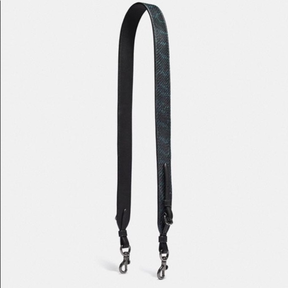 Coach novelty strap in snakeskin leather